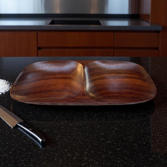 Image 1 of Bol vintage en bois de padouk avec double creux, fait à la main dans les années 70, objet design exotique