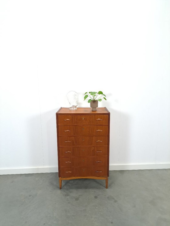 Image 1 of Cómoda danesa de teca con 6 cajones y patas elegantes