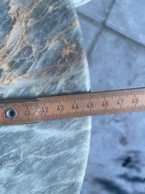 Image 1 of Set van 2 marmeren/natuurstenen bijzettafels op wielen