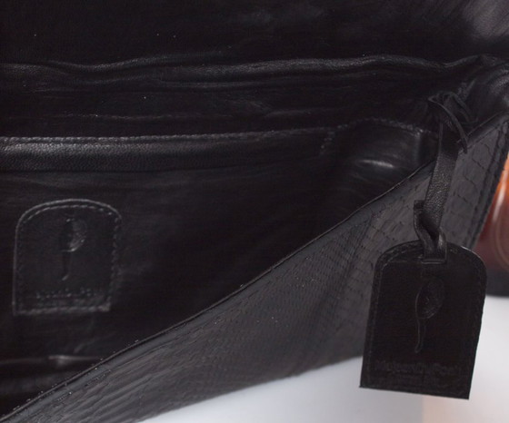 Image 1 of Maison Du Posh, Pochette con anello Knuckle
