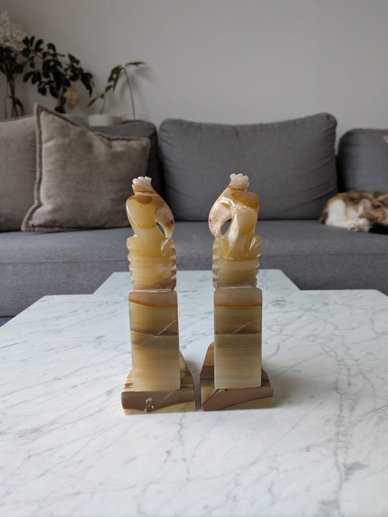 Superb Pair of Vintage Solid Onyx Bookends, Parrots, Decorative Objects, Stone, Creme (photo 9 of 11)
