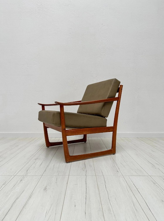 Image 1 of Fauteuil lounge 1/2 vintage FD 130 en teck par Peter Hvidt et Orla Mølgaard-Nielsen pour France et Daverkosen, design danois, 19