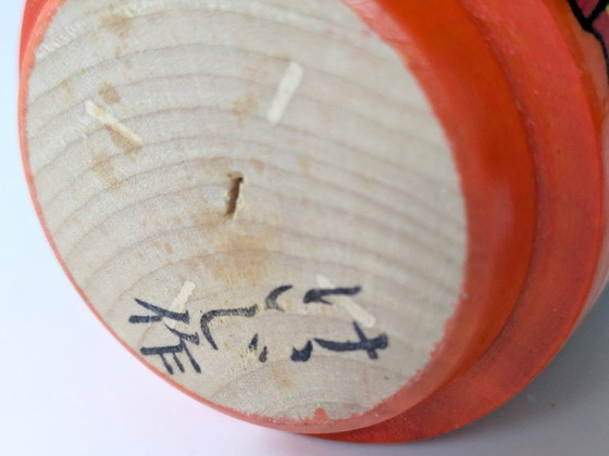 Image 1 of Vintage Japanse Kokeshi-pop | Handbeschilderd hout met herfstbladerendecoratie