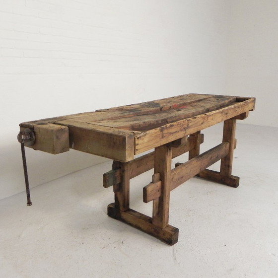 Banco de trabajo industrial de madera con tornillo de banco, 194 cm de largo, década de 1930. (photo 16 of 34)