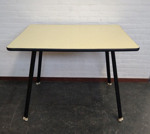 Table de cuisine vintage Brabantia couleur jaune