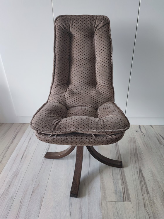 Image 1 of Office Swivel Bucket Chair