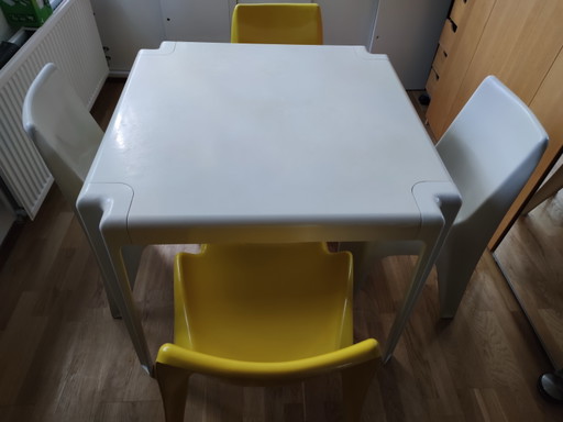 Tavolo Bätzner con sedie