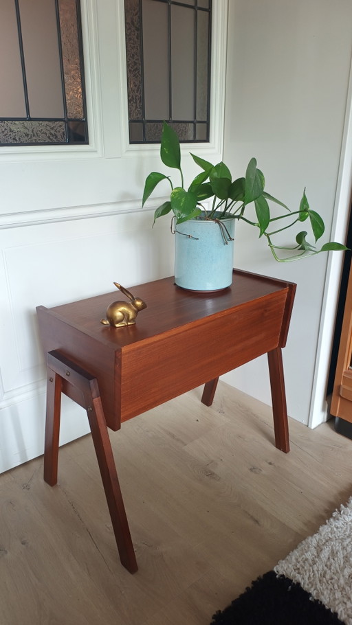 Table d'appoint vintage danoise en teck, idéale pour les plantes, les plantes ou la couture – années 1960