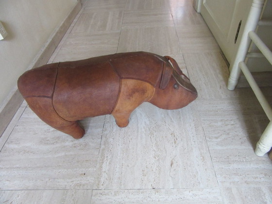 Image 1 of Vintage leren neushoorn, verkocht zoals hij is.