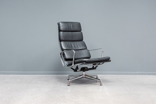 Eames EA222 loungestoel