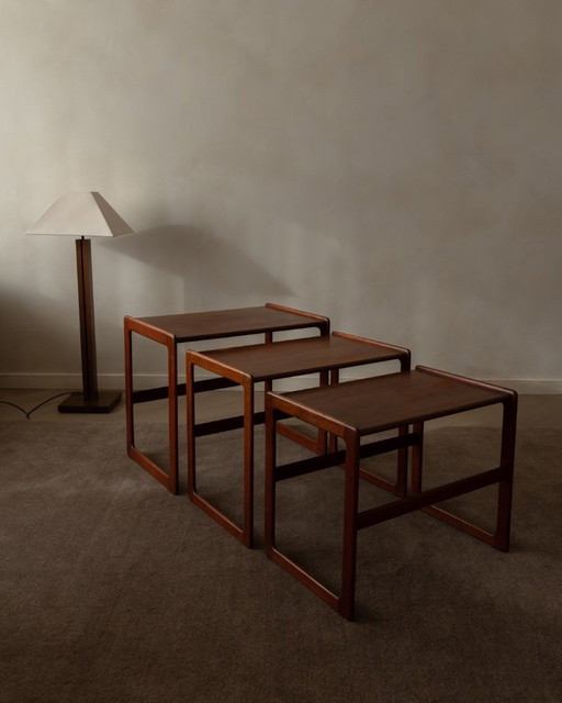 Tavolini vintage in teak/tavolini impilabili (set di 3) – Arne Hovmand-Olsen per Mogens Kold – Danimarca, anni '60