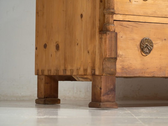 Antique solid pine chest of drawers – Rustic European dresser – circa 1900 – Metal (photo 19 of 40)