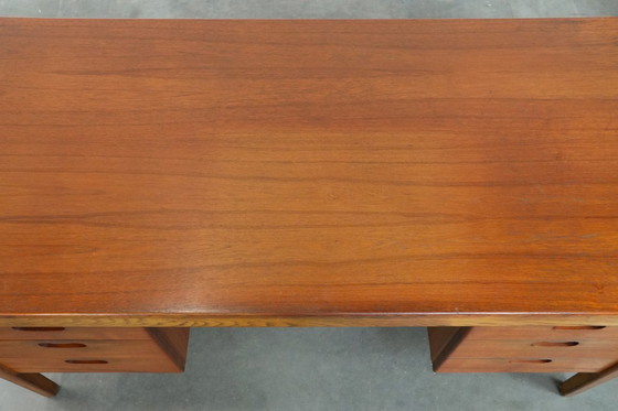 Image 1 of Scrivania di design tedesco vintage degli anni '60 di Hartmunt Lohmeyer per Wilkhahn con 6 cassetti