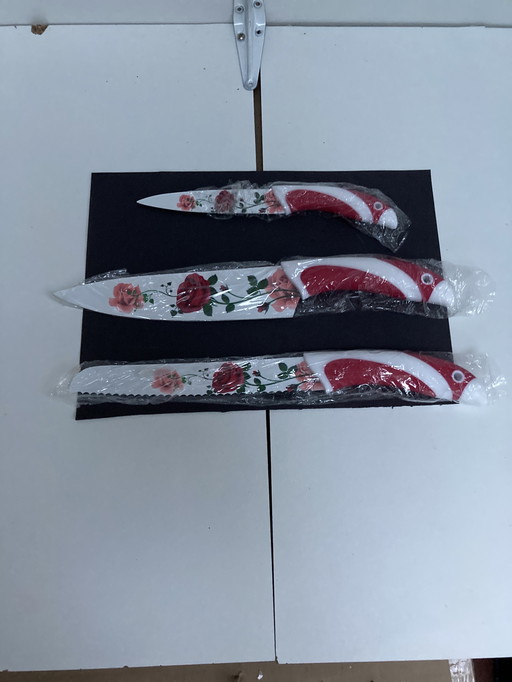 3 new metal knives with floral decoration, year 2000