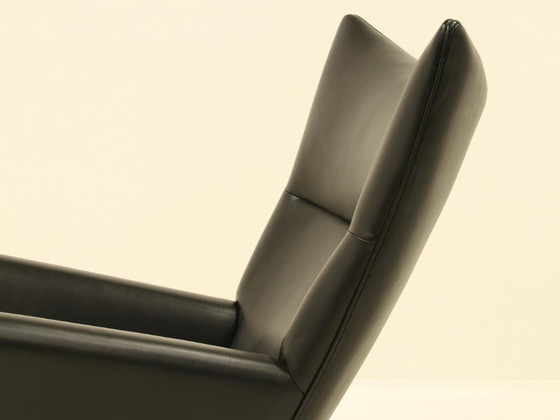 Image 1 of Poltrona Wing e pouf coordinato – CH445 e CH446 – di Hans Wegner