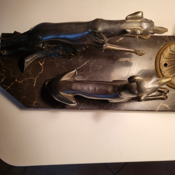 Image 1 of Art Deco bureaulamp in regula met windhonden