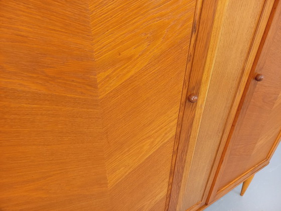 Image 1 of Vintage eikenhouten kledingkast uit de jaren 60