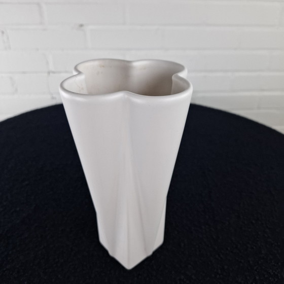 Image 1 of Vintage vase Flora ceramic white Jeroen Bechtold Memphis Milano / postmodern 80s flower shape