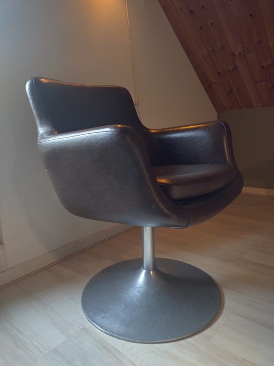 Image 1 of Vintage swivel bucket seat skai