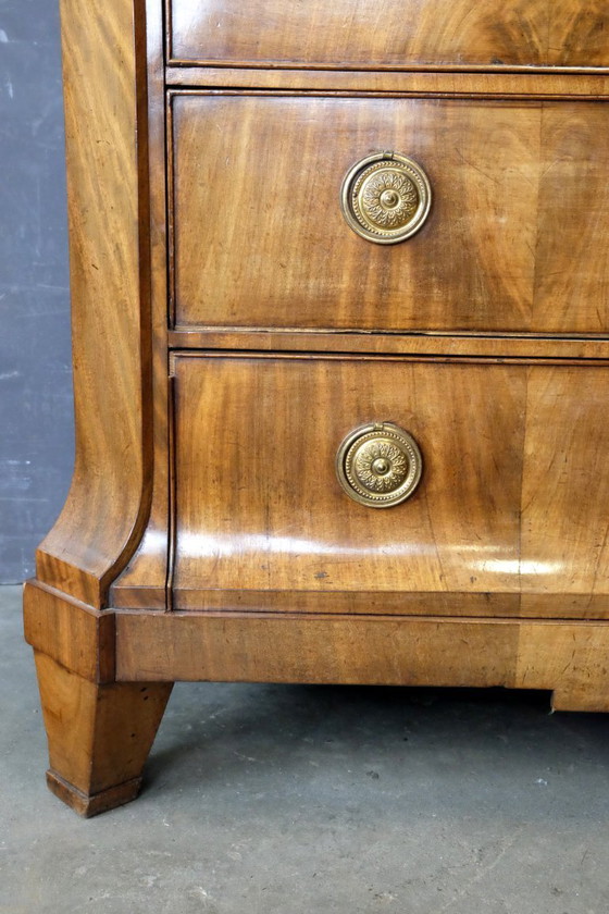 Image 1 of Elégant cabinet en acajou à décor floral vers 1780.