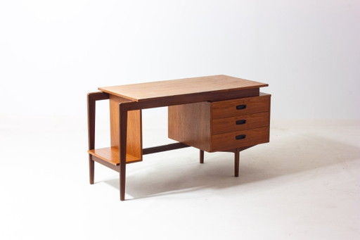 Schrijftafel uit het midden van de 20e eeuw – bureau, Wood