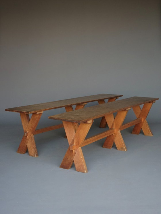 Image 1 of Rustieke boerenbanken met X-vormig frame van kersen- en eikenhout, jaren 1940.
