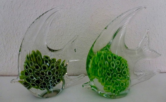 Image 1 of 2 presse-papiers en verre de Murano soufflé à la main, en forme de poisson avec décoration millefiori.
