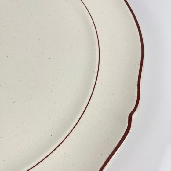 Image 1 of Villeroy & Boch round dish with burgundy rim