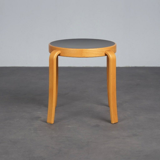 Magnus Olesen 8000 serie lage kruk, Denemarken, jaren 80 – krukjes, Wood (photo 2 of 7)