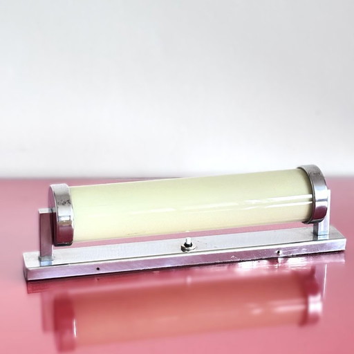 Funktionalistische Wandleuchte