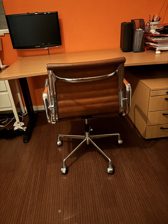 Image 1 of Bureau met ladeblok