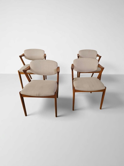 Lot de 4 chaises à accoudoirs en teck Chaises de salle à manger Chaises Kai Kristiansen Modèle 42