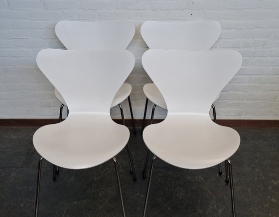 Fritz Hansen Dining set by Arne Jacobsen – Metal, Wood, Vintage (photo 13 of 18)