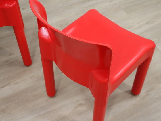 Image 1 of Set van twee Kartell Model 4875 stoelen uit de jaren 70, ontworpen door Carlo Bartoli, in rode kleur.