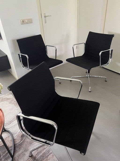 Ensemble de 3 chaises Vitra Aluminium Group EA 108