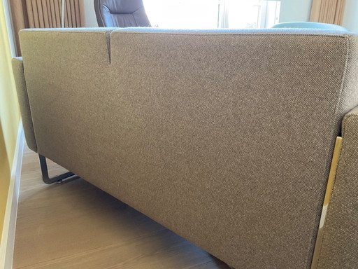 Canapé Artifort Mare avec coussin de dossier fixe.