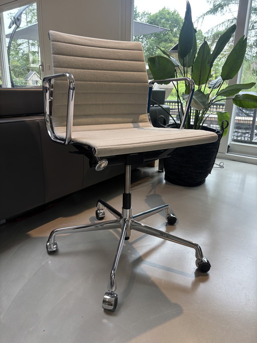 Vitra EA 117 office chair hopsak 2020 ivory / gray