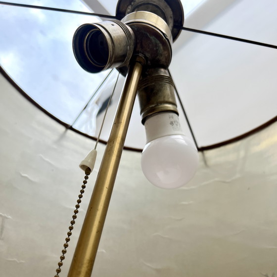 Image 1 of Grande lampada da tavolo classica in ottone con paralume nero – Metà secolo / classicamente elegante