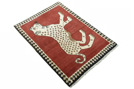 Image 1 of Hand-knotted nomadic rug with tiger motif - Shiraz 118 x 85 cm | Wool, red & beige