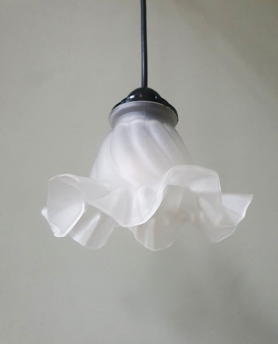 Image 1 of Klassiek Jaren 30 kapje met nieuw draad en fitting.