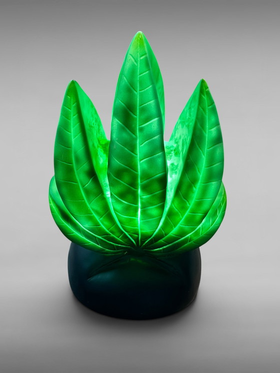 Image 1 of Retro Vogler GmbH 'Marijuana' Leaf Lamp – Green/Black Plastic vintage design