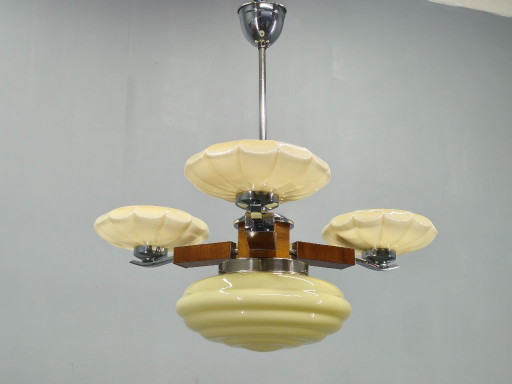 Lustre Art déco tchécoslovaque des années 1940 en noyer, chrome et verre