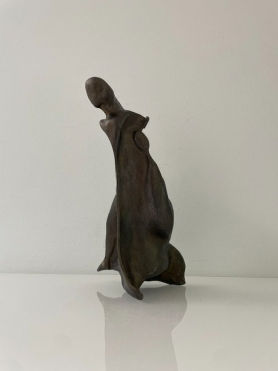 Image 1 of Expressieve sculptuur figuur in de wind - futuristisch