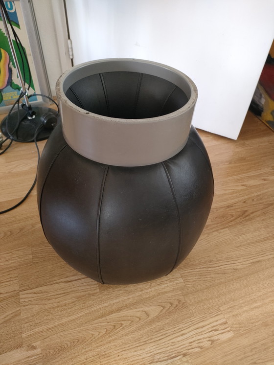 Image 1 of Design lederen poef kruk