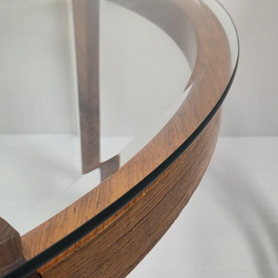 Image 1 of BELANGRIJKE VINTAGE SCANDINAVISCHE SALONTAFEL JAREN 60, TEAK & PALISSANDERHOUT, DIAMETER 110 CM