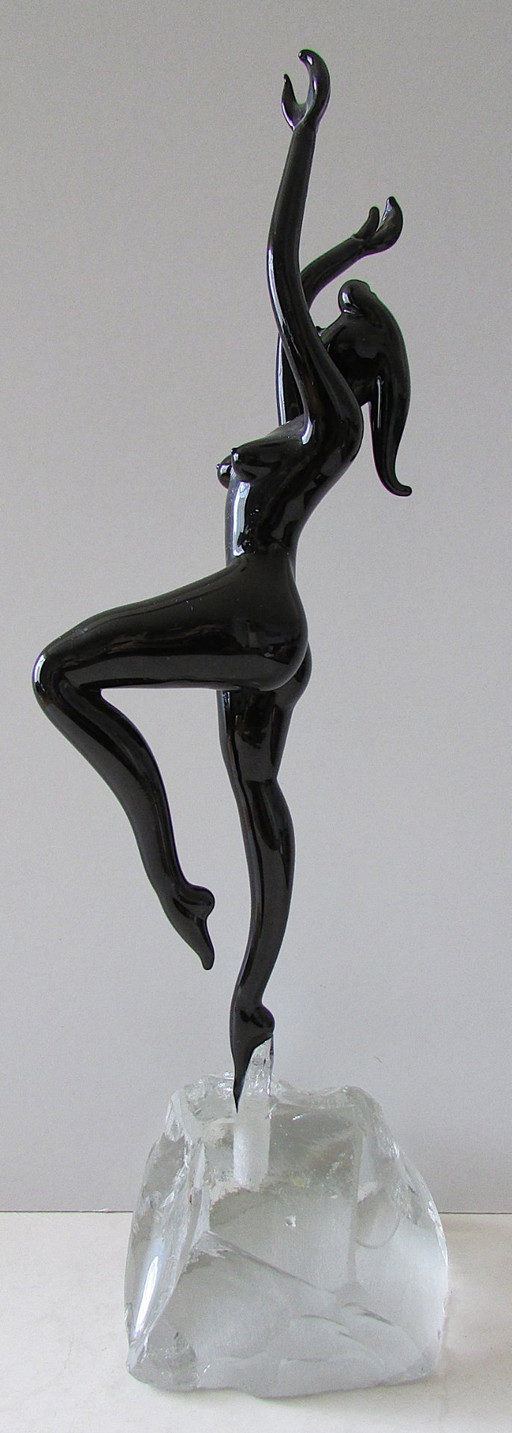 Image Dancer in Verre Noir