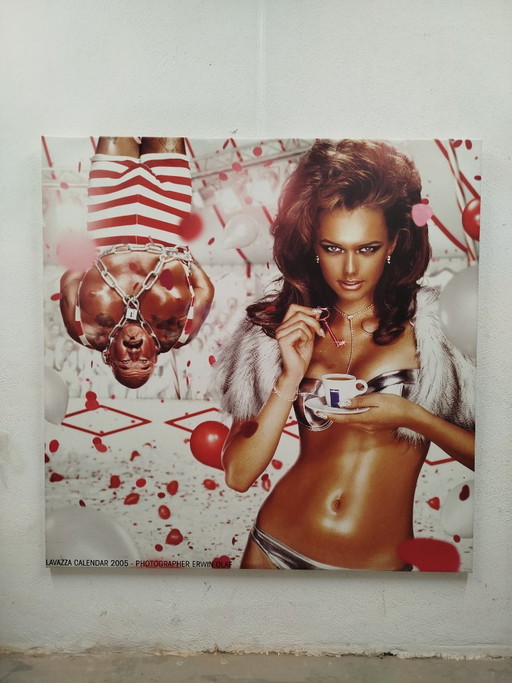 Esclusiva tela pubblicitaria XXL di Erwin Olaf – Calendario Lavazza “Esprimi te stesso” 20ª edizione 2012 (photo 2 of 16)