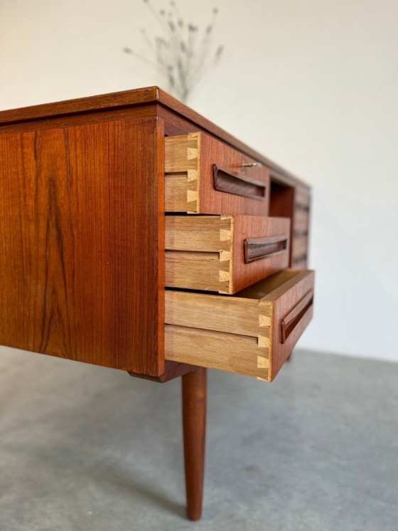Image 1 of Vintage Deens bureau 2 zijdig teak