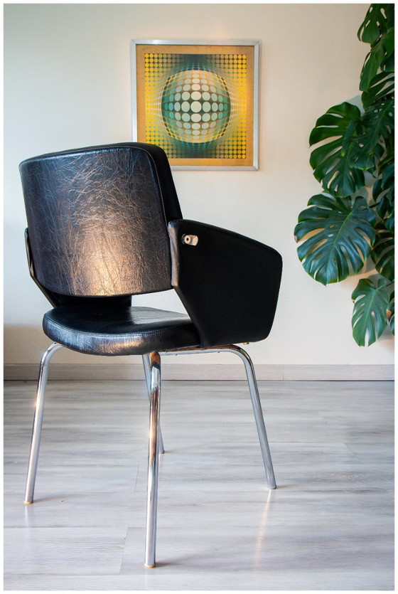 Image 1 of Modernistische fauteuil uit de jaren 50-60, chroom en kunstleer.
