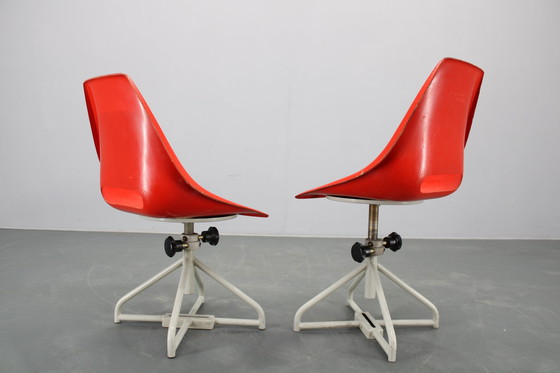 Image 1 of 1960er Jahre Miroslav Navratil Satz von acht Stühlen aus Fiberglas für Vertex, Tschechoslowakei